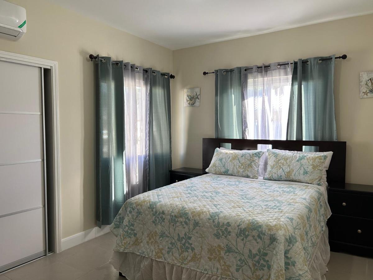 Seamist Villa @Oceanpointe Lucea Comfy 2Br W/Pool Gym & Parking Exterior photo