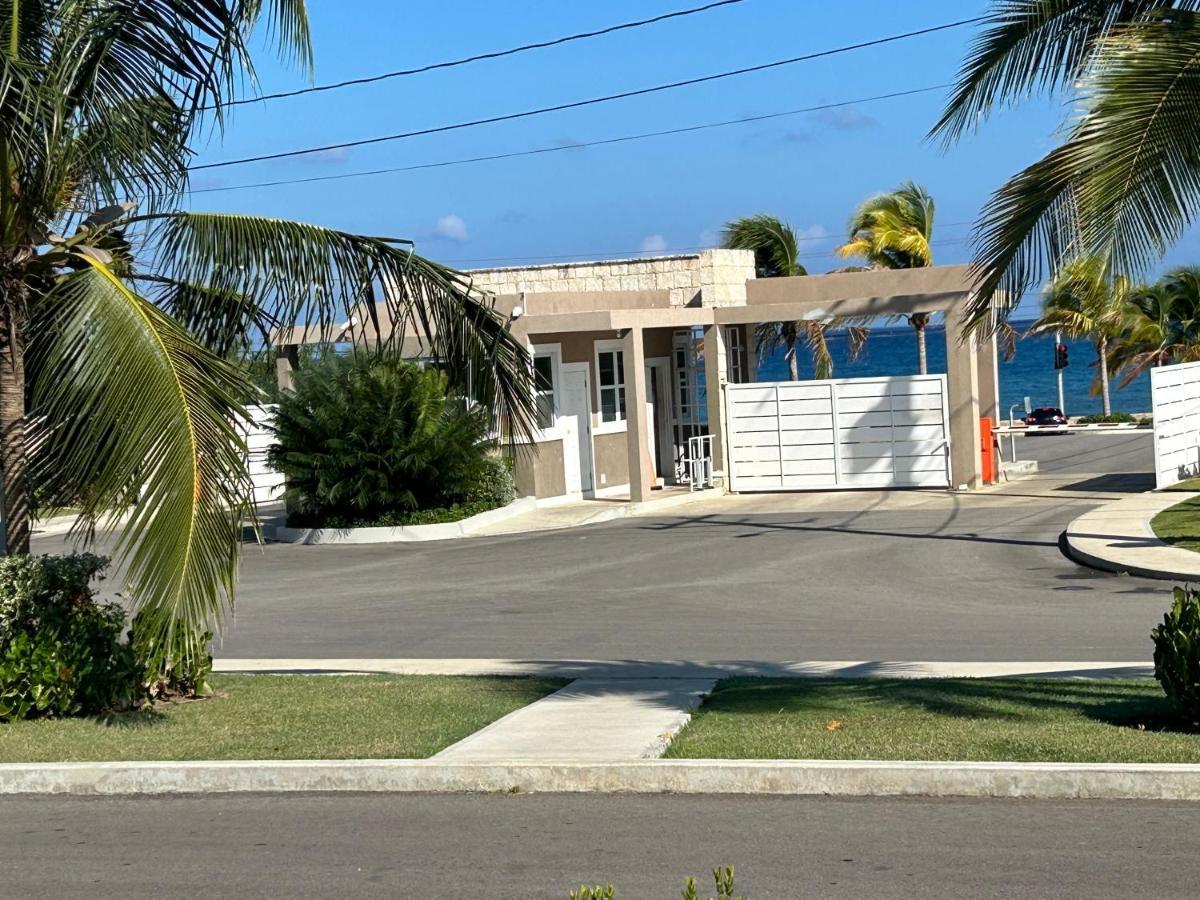 Seamist Villa @Oceanpointe Lucea Comfy 2Br W/Pool Gym & Parking Exterior photo