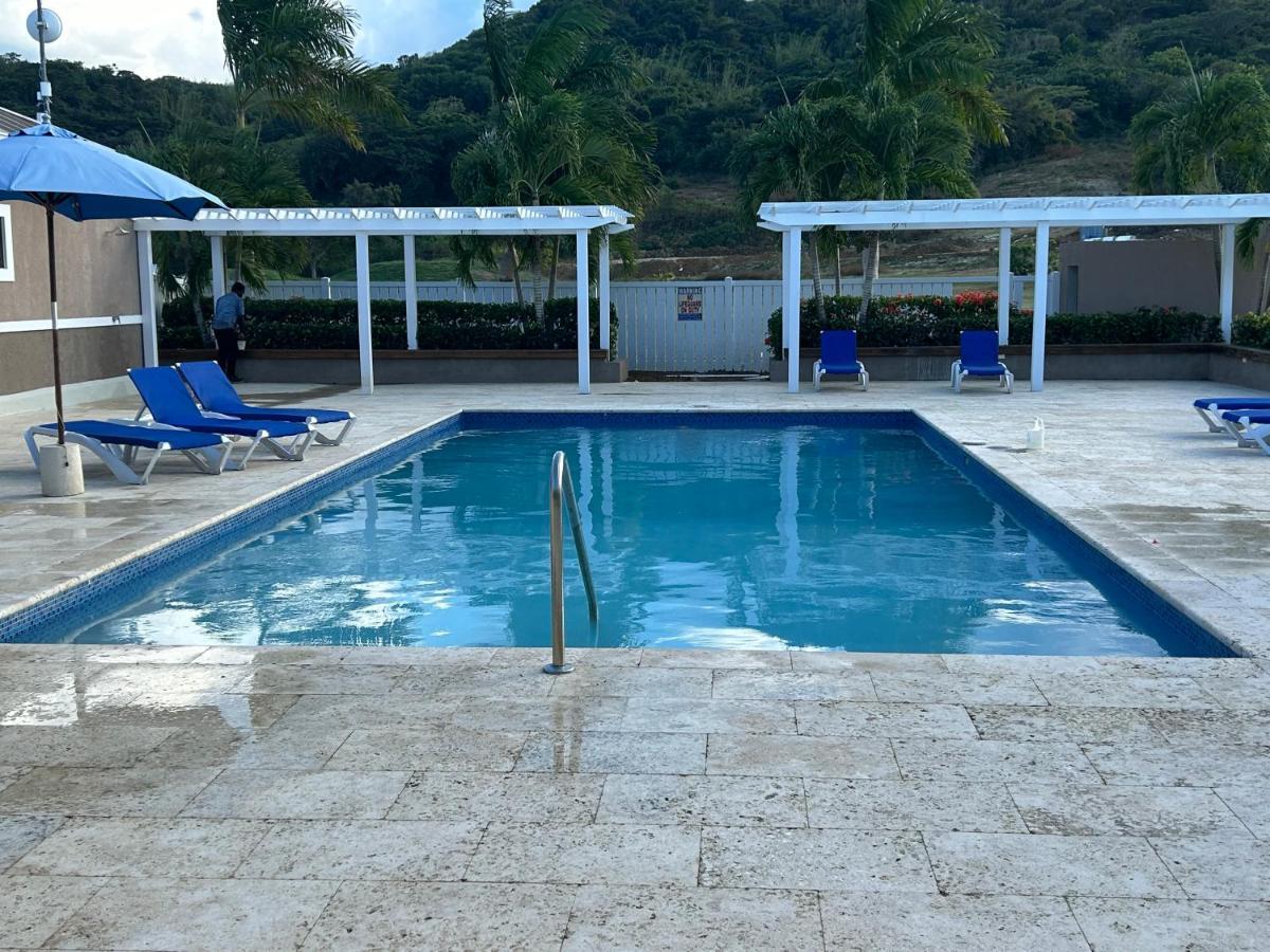 Seamist Villa @Oceanpointe Lucea Comfy 2Br W/Pool Gym & Parking Exterior photo